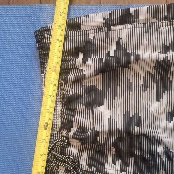 Roots Shorts - Picture 8 of 11